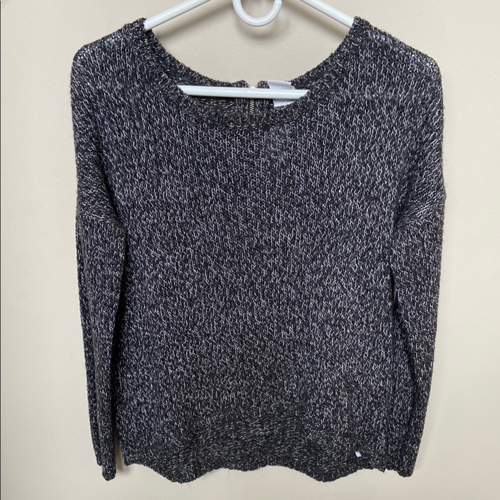 Vero Moda Black and White high low knit sweater size small. Zipper back